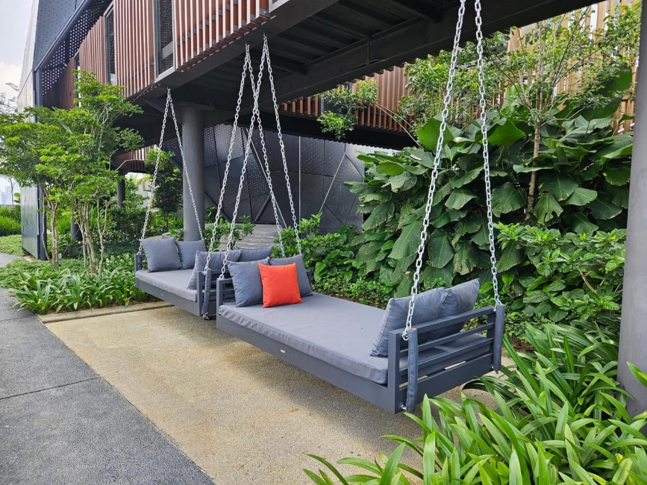 2r2b Chan Sow Lin Trion 2 - 6 Pax Appartement